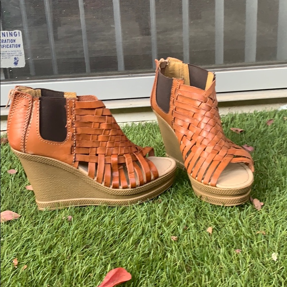 Guarache Wedges